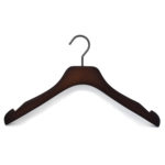 Hangers for women, in wood with notches, brown color