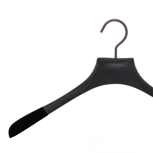 Cintre en bois de luxe avec velours antiglisse pour chemise coloris noir