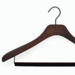 cintre en bois pour costume