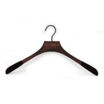 Luxury hangers for shirts with hollowed collar, these 10 hangers in ash wood and anti-slip velvet on the shoulders are made for your dressing room.
