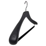 6 cintres pour costumes en bois de frêne noir brossé pour un dressing élégant