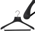 Cintre en bois noble pour costume et veste avec barre velours antiglisse pour le pantalon