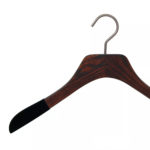 Cintre en bois pour femme avec velours antiglisse pour chemisier coloris noyer