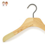percha de madera para niños con terciopelo antideslizante