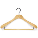 Cintre pour costume en bois naturel pour le dressing