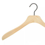 10 cintres en bois pour chemise et tee-shirt coloris vernis naturel