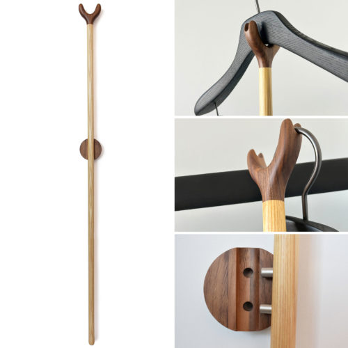 Wooden dressing pole for hangers