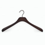 cintre de luxe pour manteau et veste homme
