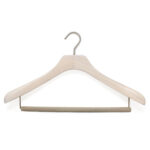 cintre pour costume de luxe en bois avec barre velour antiglisse et larges épaules